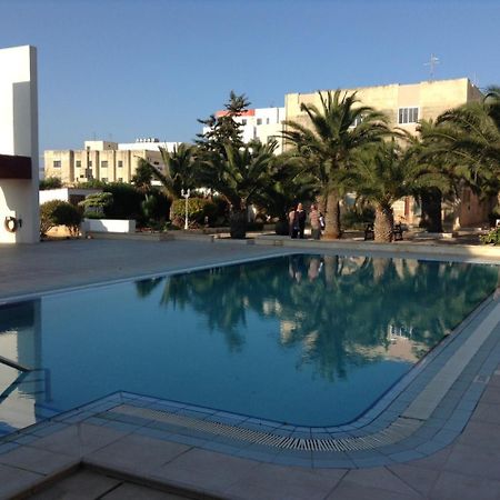 Seafront Apartment With Pool St. Paul's Bay Exteriör bild