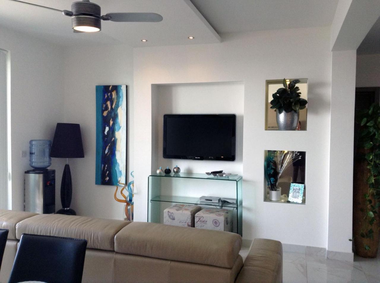 Seafront Apartment With Pool St. Paul's Bay Exteriör bild