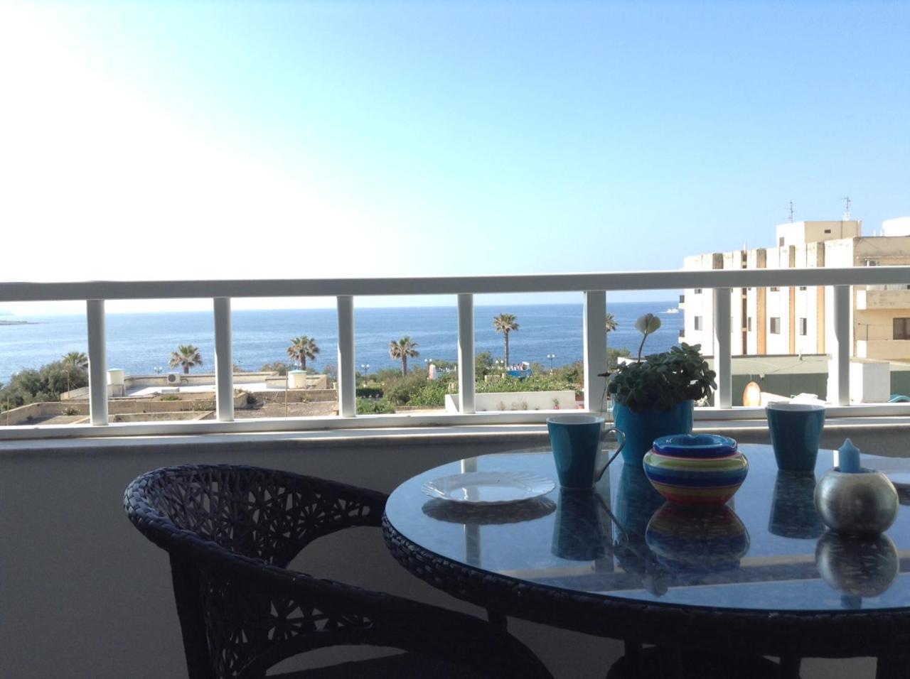 Seafront Apartment With Pool St. Paul's Bay Exteriör bild