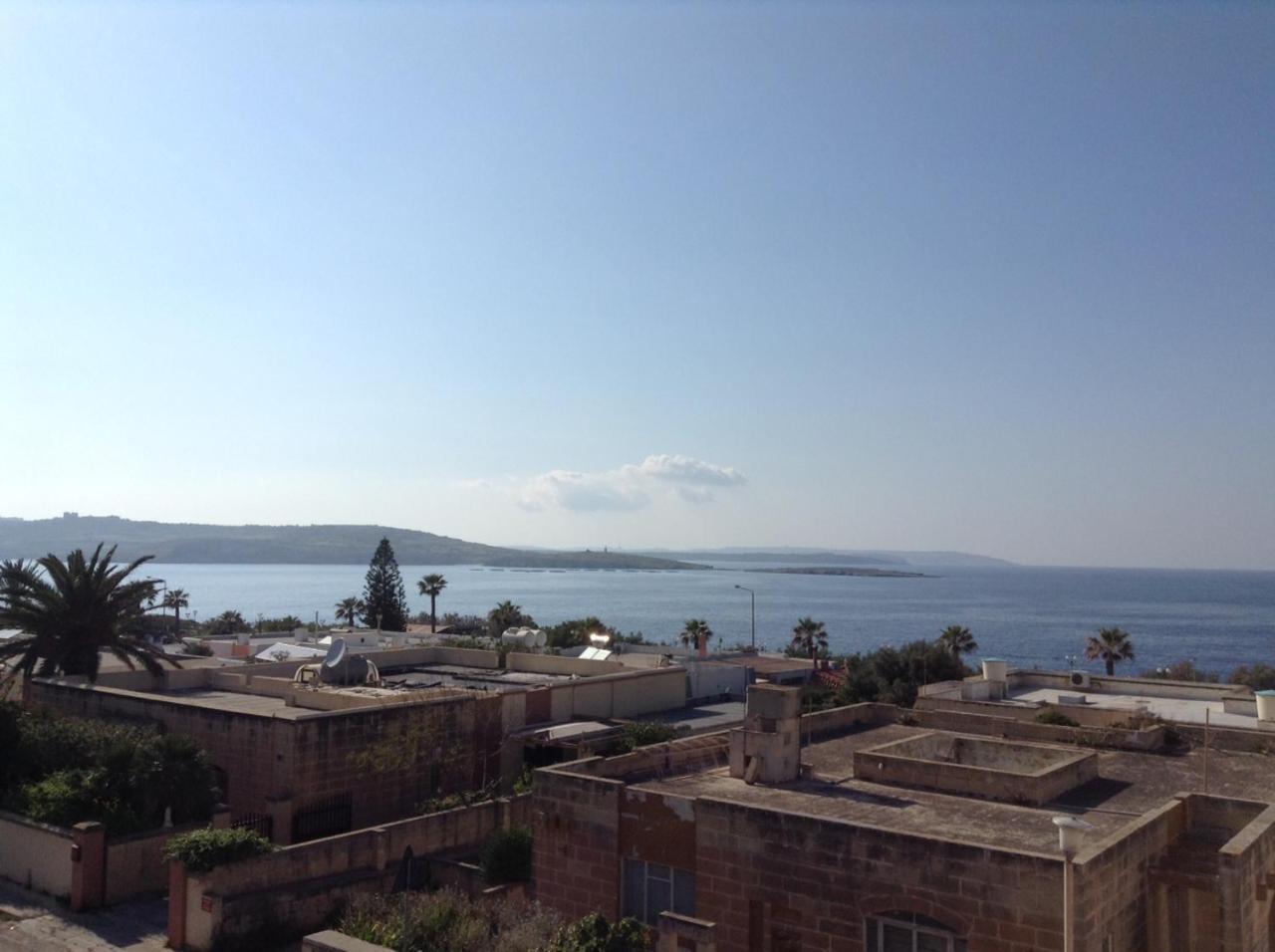Seafront Apartment With Pool St. Paul's Bay Exteriör bild