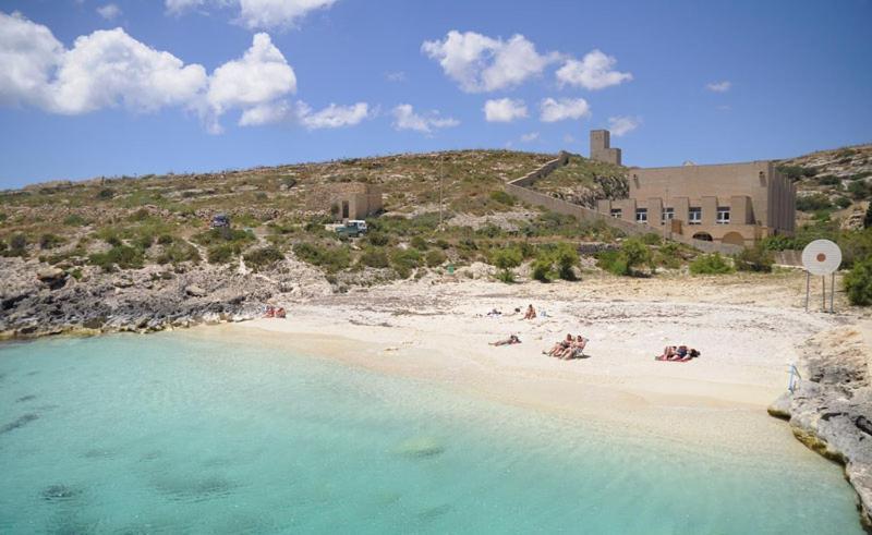 Seafront Apartment With Pool St. Paul's Bay Exteriör bild