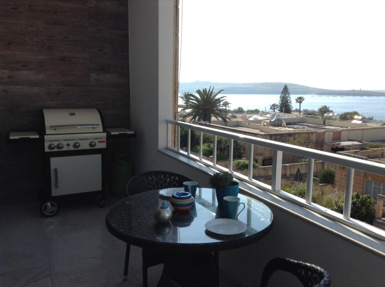 Seafront Apartment With Pool St. Paul's Bay Exteriör bild